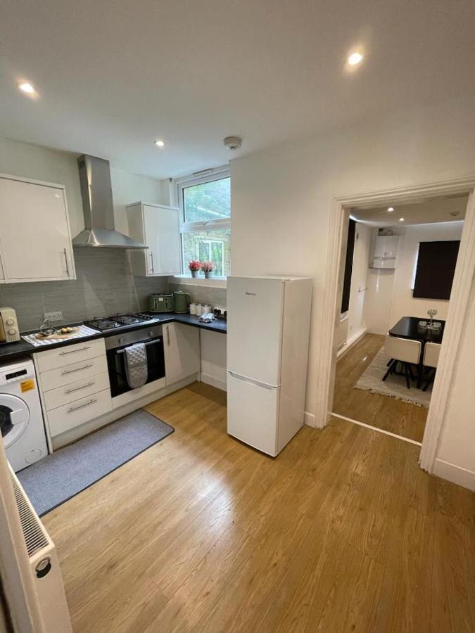 House By Araminta Houslow Apartamento Hounslow Exterior foto